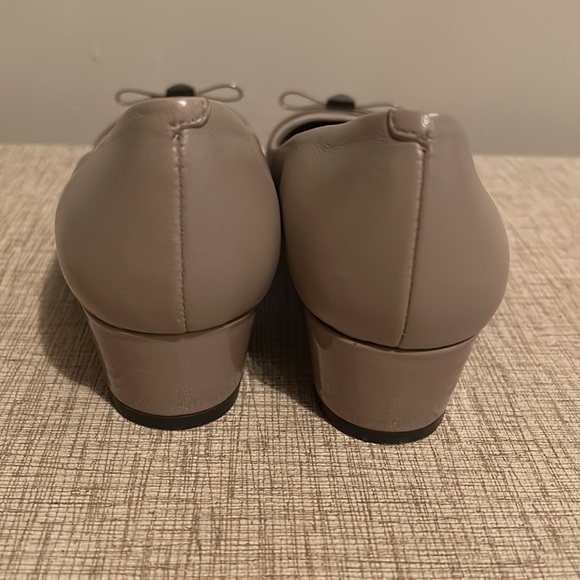 🦋 Easy Spirit tan nude low heel pump with bow. Size 7 - Picture 4 of 10